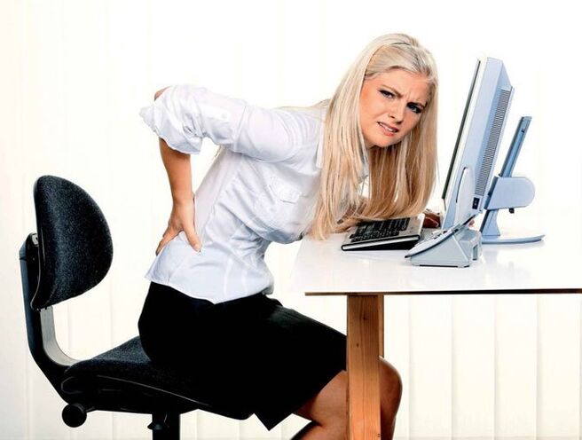 dievča má bolesti chrbta